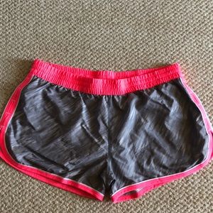 UNDER ARMOUR  ATHLETIC SHORTS